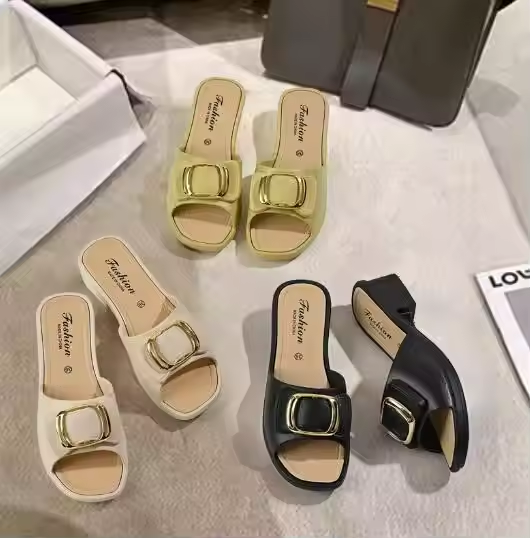 STOMPION SINGLE BUCKLE SANDALS