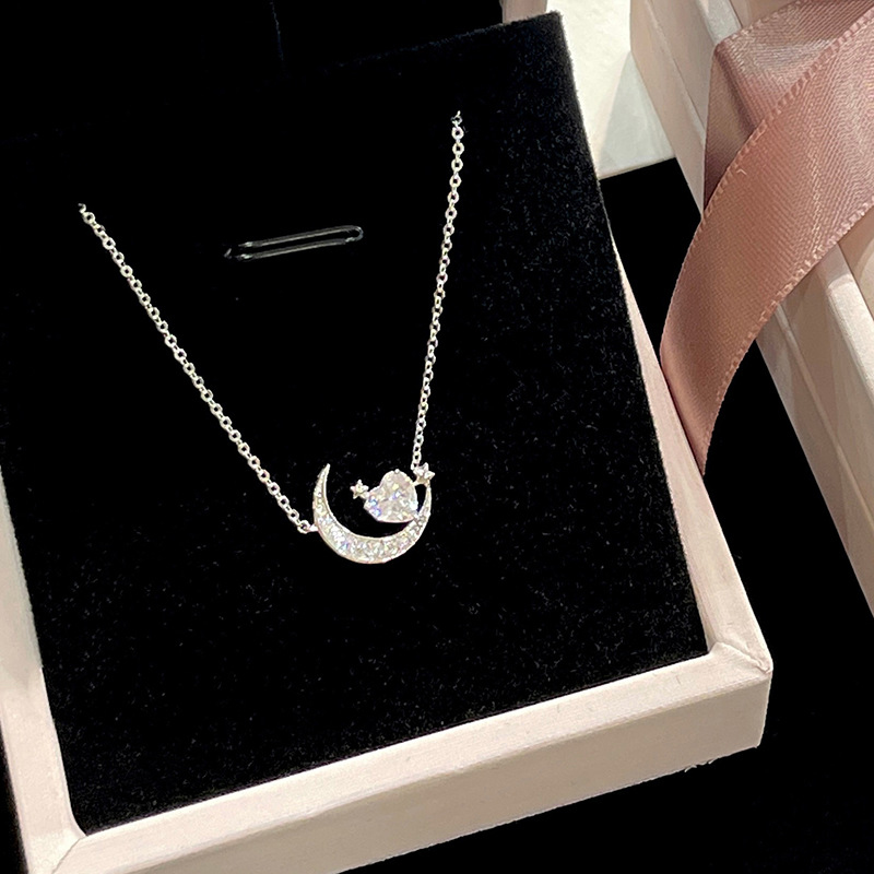 SWIRLUXE SILVER MOON NECKLACE