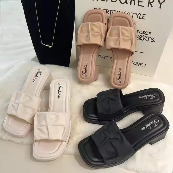 STOMPION RUFFEL BLOCK HEELS