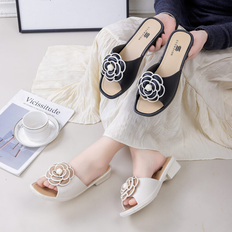 STOMPION OUTLINED FLOWER SANDALS