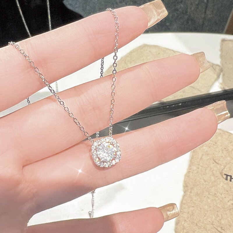 SWIRLUXE SILVER GEM NECKLACE