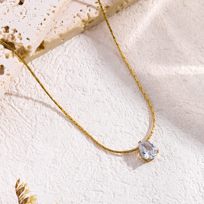 SWIRLUXE GOLD DIAMOND NECKLACE