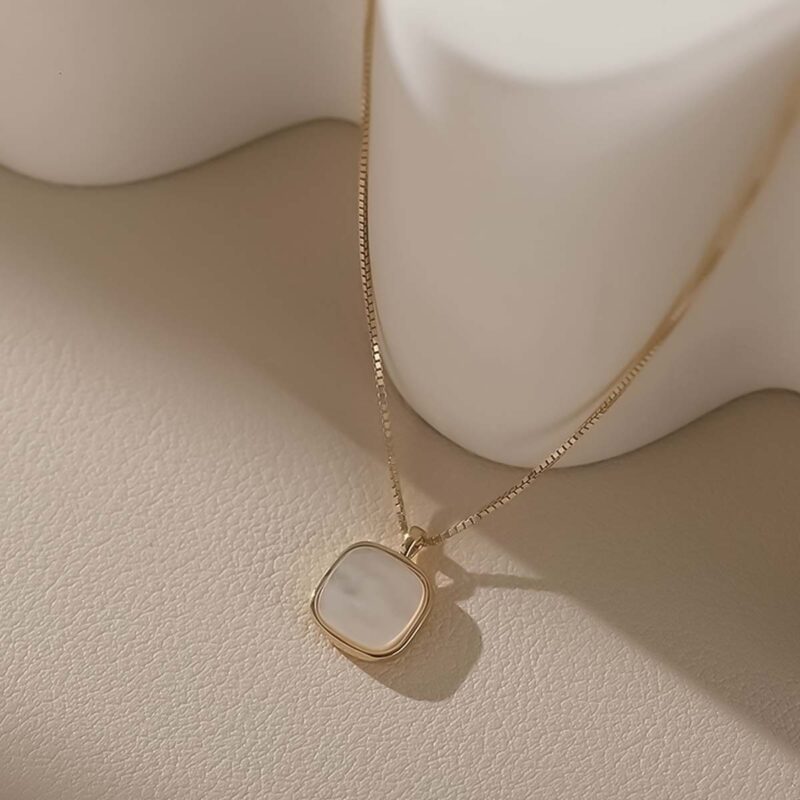 SWIRLUXE GOLD SQUARE SHELL NECKLACE - Image 2