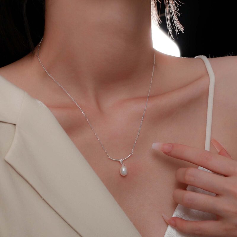 SWIRLUXE SILVER PEARL DROP NECKLACE - Image 3