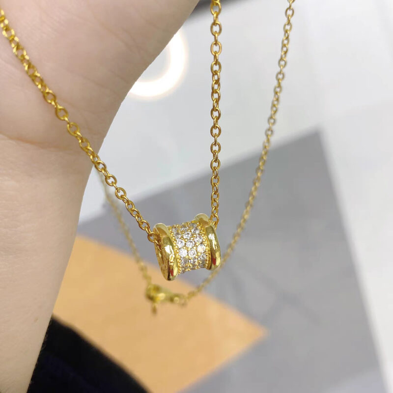 SWIRLUXE GOLD WHEEL NECKLACE - Image 4
